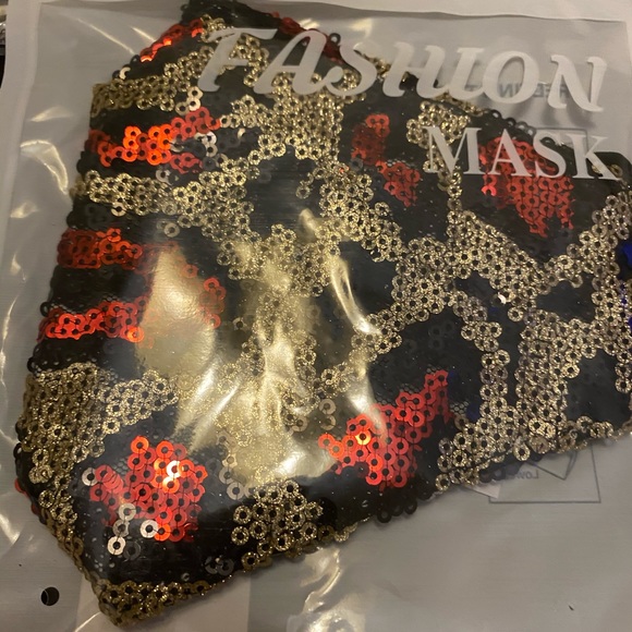 Mask - Picture 1 of 1